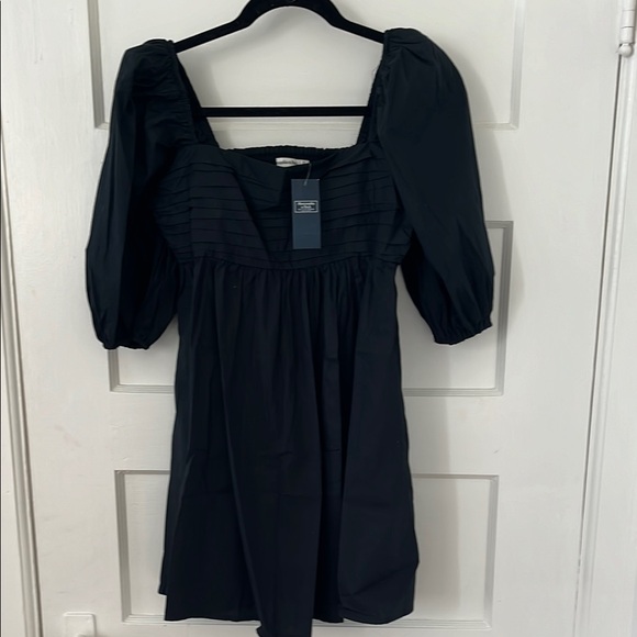 NWT Abercrombie & Fitch Black Square Neck Puff Sleeve Ruched Mini Sundress - Picture 1 of 5